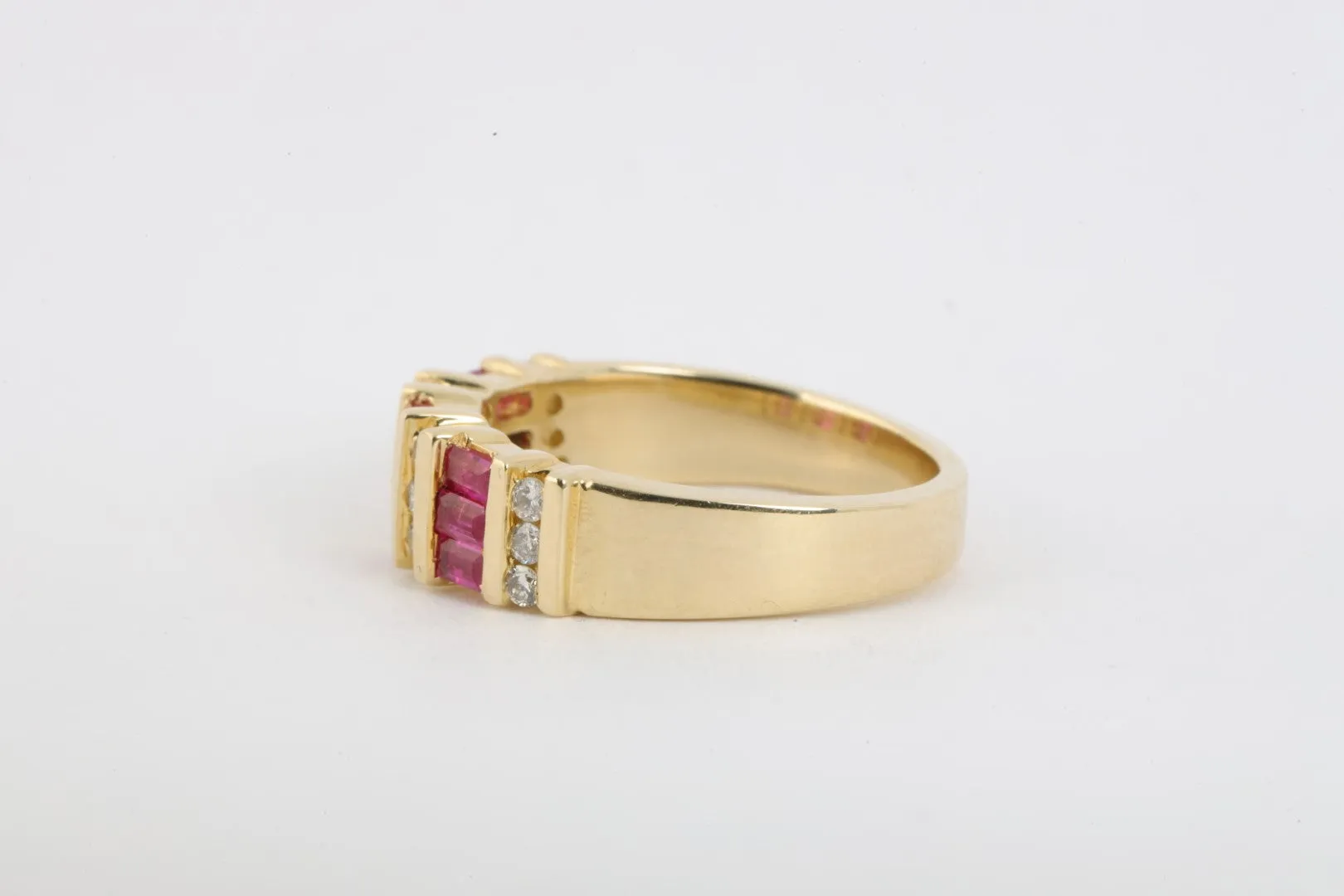 14k Yellow Gold 0.18tcw Diamond 0.54tcw Pink Sapphire Ring Size 7 (6.31g.)