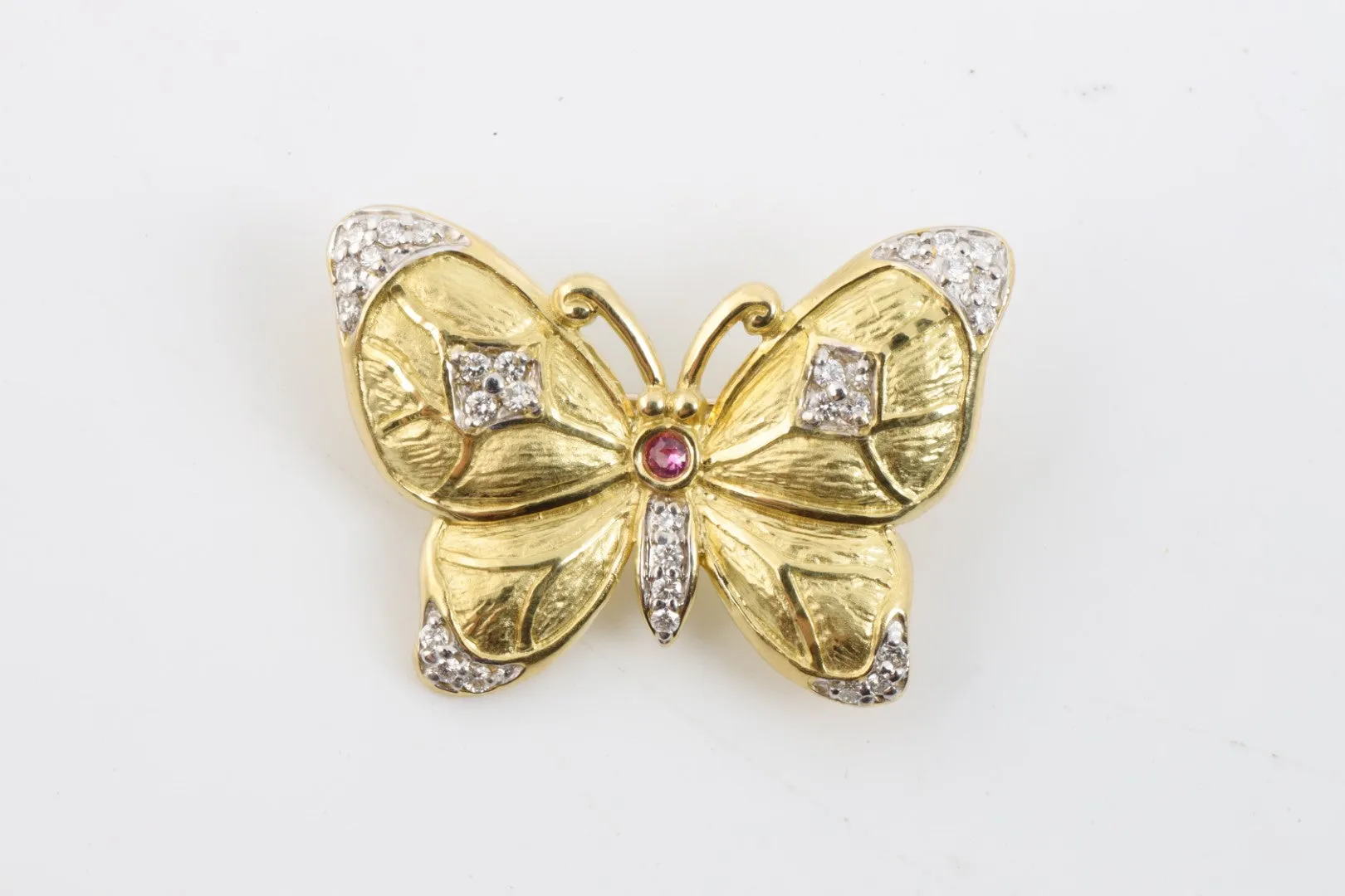 18k Yellow Gold 0.40tcw Diamond 0.03tcw Pink Sapphire Butterfly Pin (8.88g.)