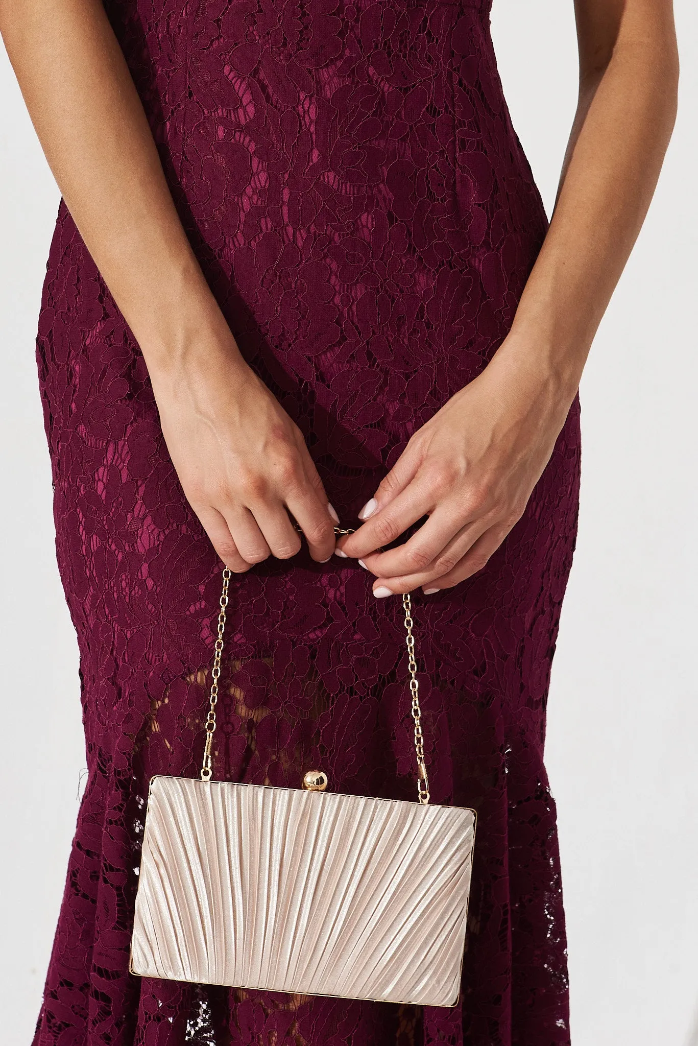 Amina Clutch Bag In Gold