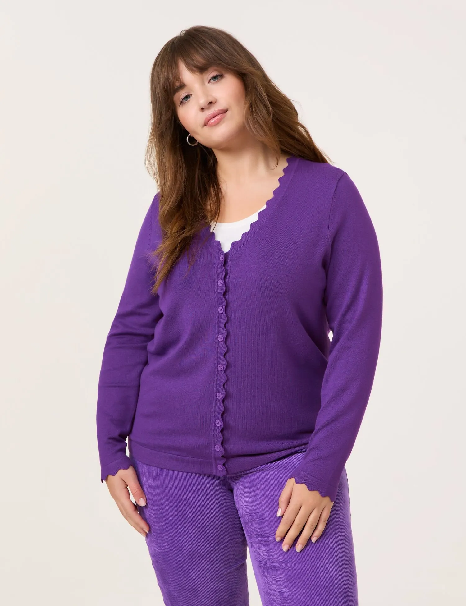 Basic cardigan with wavy edges