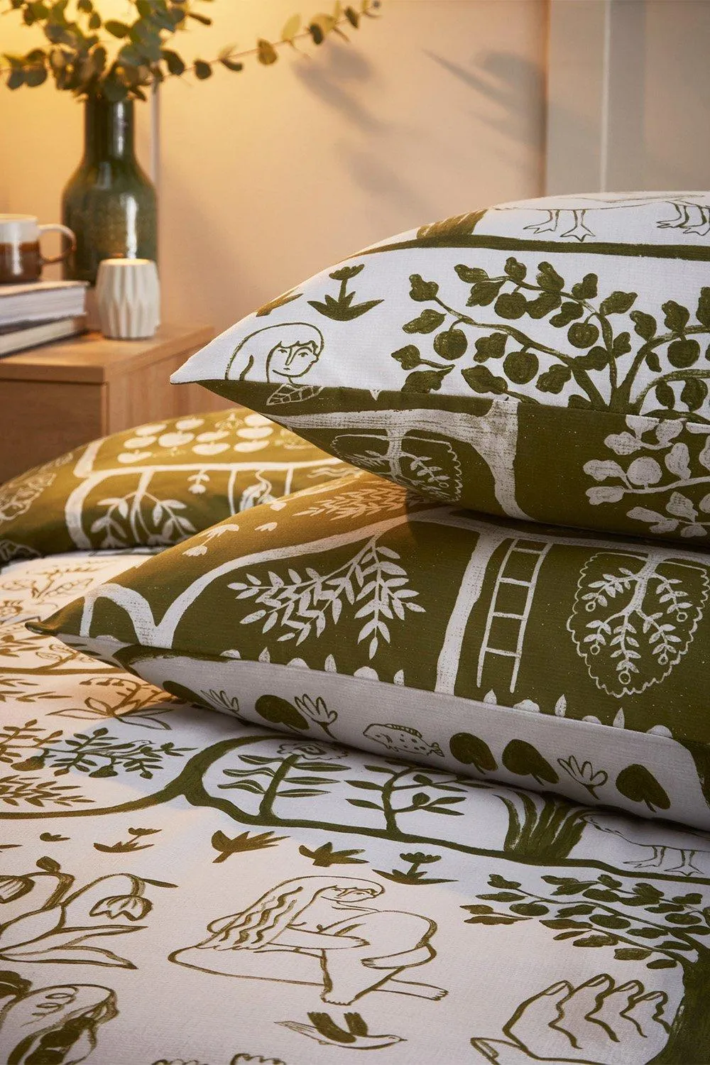 Bedding | Frida Abstract Floral Reversible Duvet Cover Set | Furn