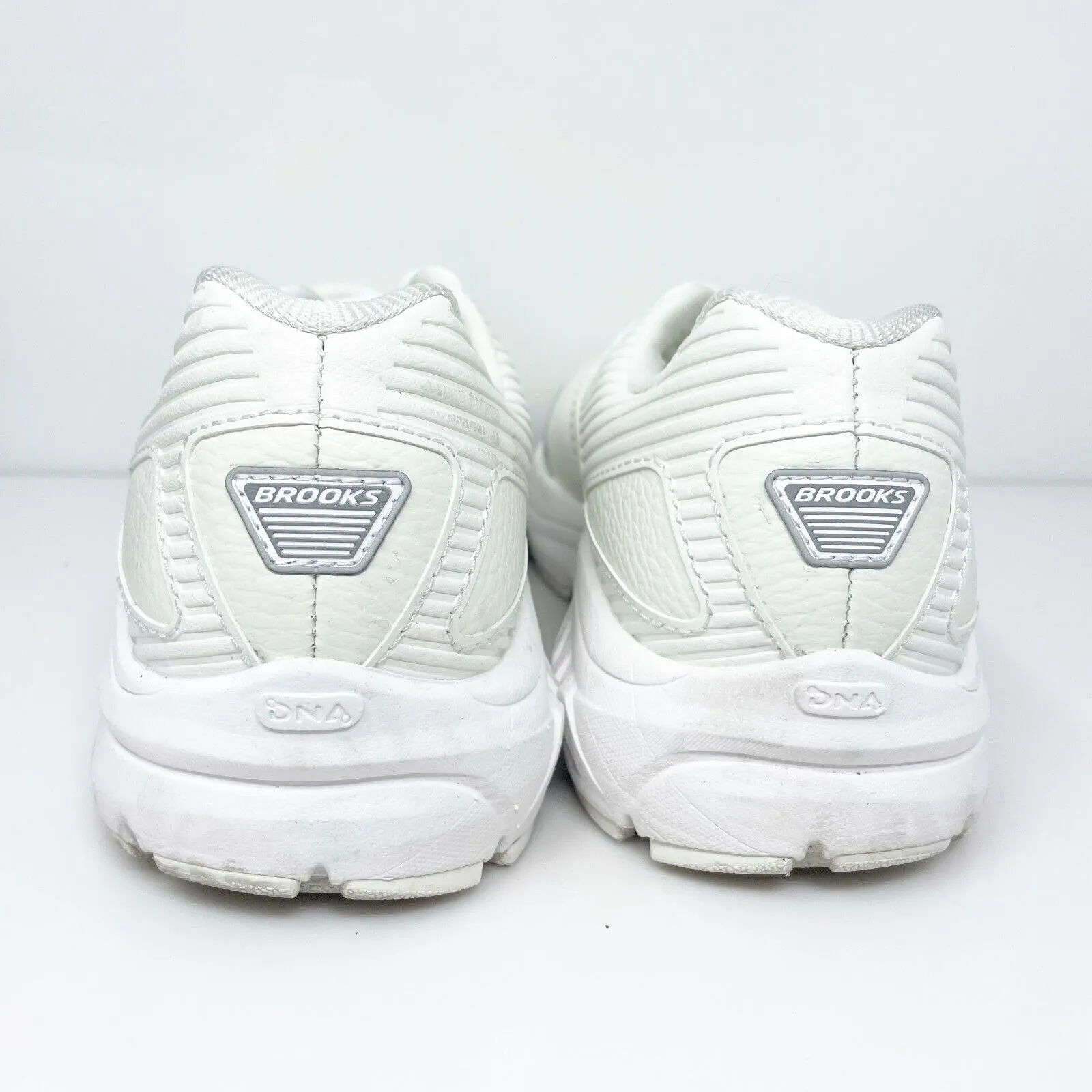Brooks Womens Addiction Walker 2 1203071B142 White Running Shoes Sneakers Sz 6 B