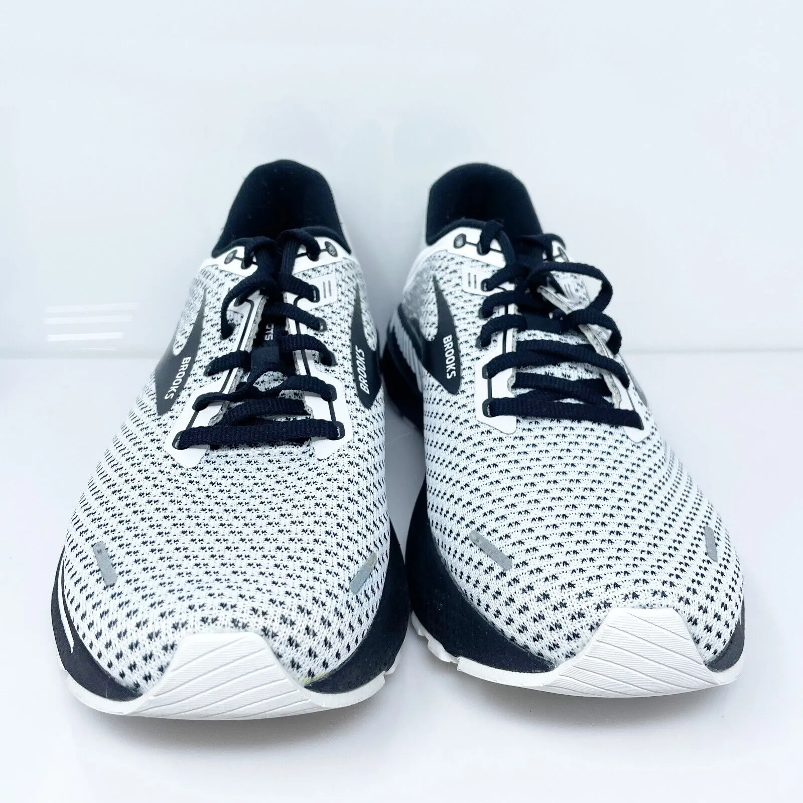 Brooks Womens Adrenaline GTS 22 1203531B135 White Running Shoes Sneakers 10.5 B