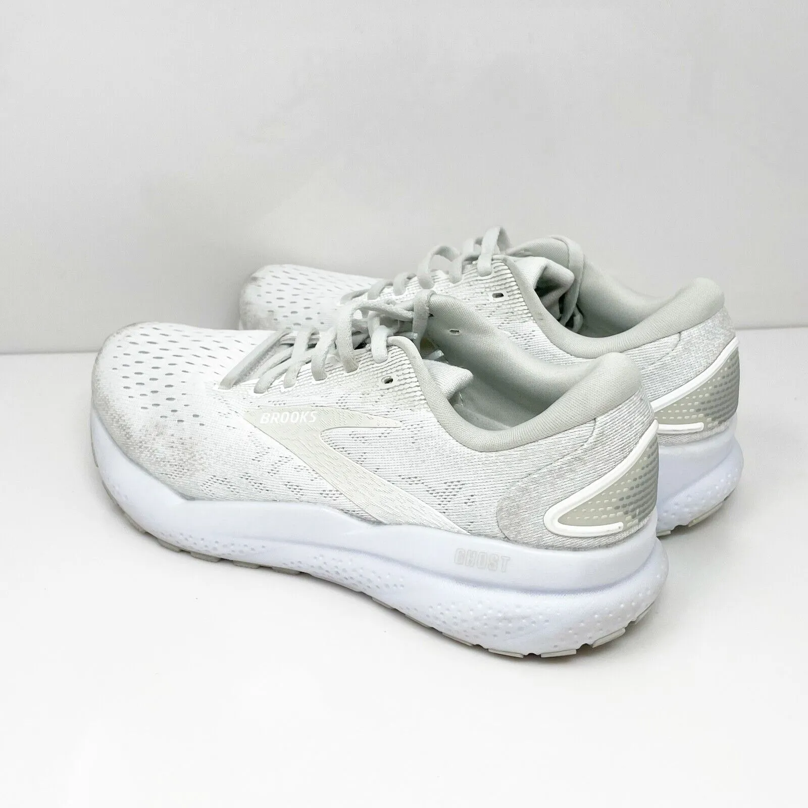 Brooks Womens Ghost 16 1204071B151 White Running Shoes Sneakers Size 8 B