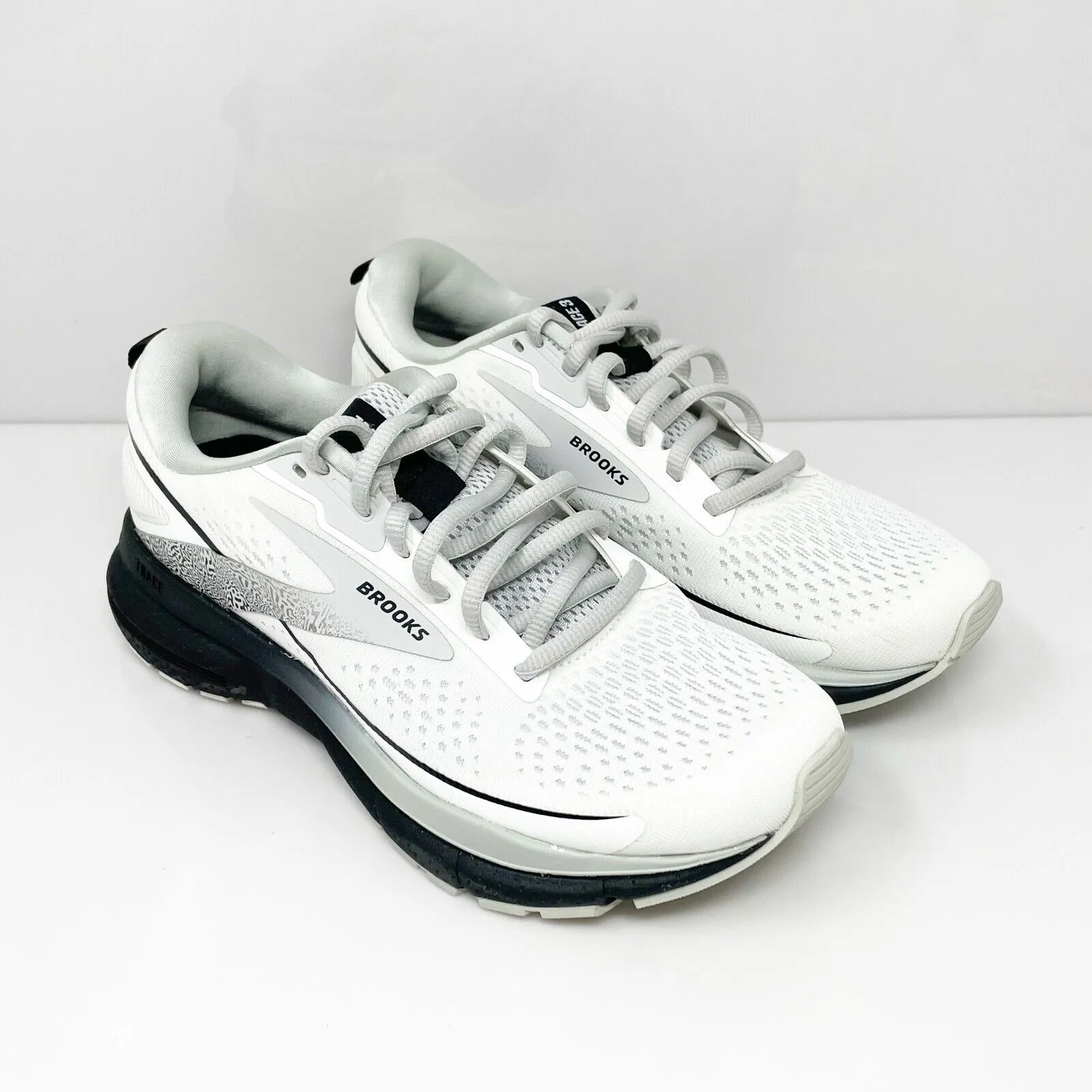 Brooks Womens Trace 3 1204011B191 White Running Shoes Sneakers Size 6.5 B