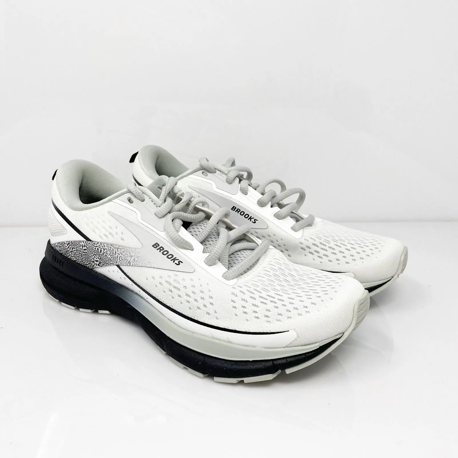 Brooks Womens Trace 3 1204011B191 White Running Shoes Sneakers Size 7 B