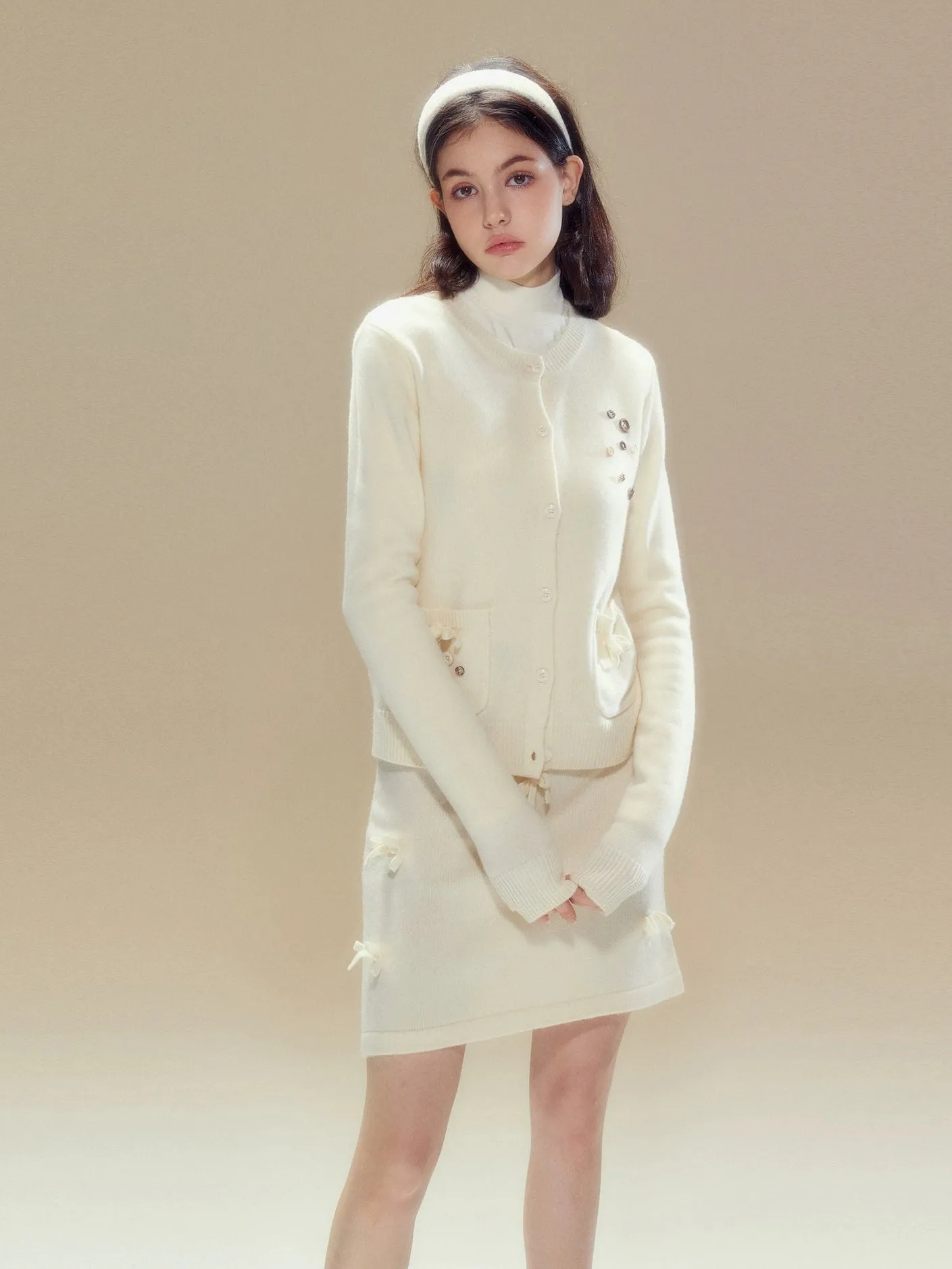 Button Accent Knitted Cardigan ＆ Ribbon Skirt