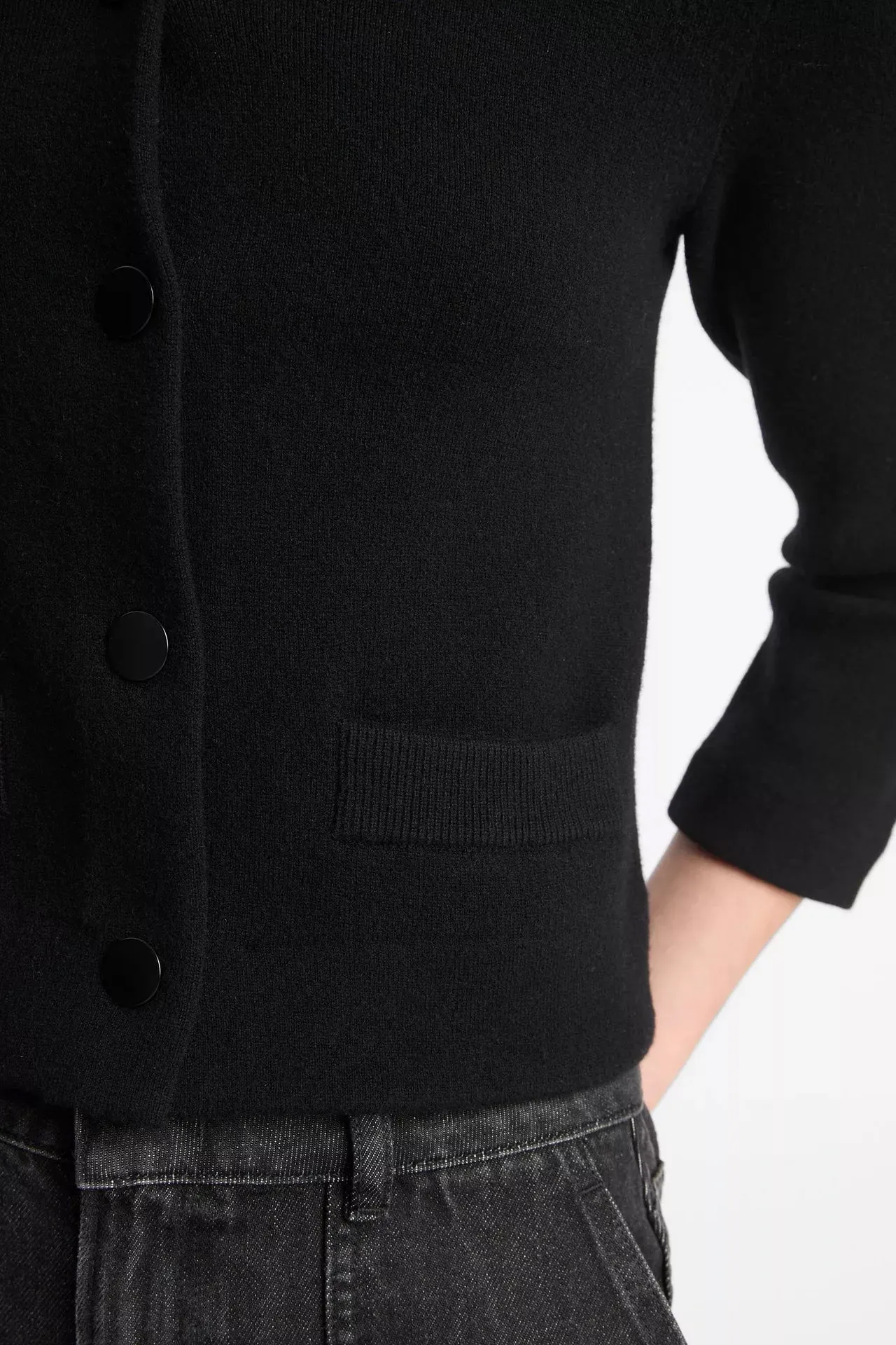 Cardigan Shrunken Snap in Schwarz