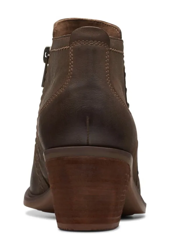 CLARKS NEVA LO DARK TAN LEATHER