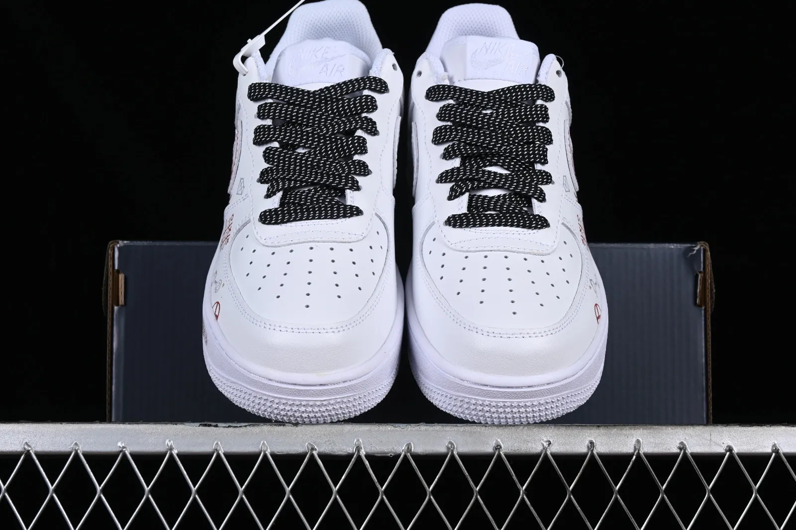 Nike Air Force 1 07 Low White Black Red AM0703-123