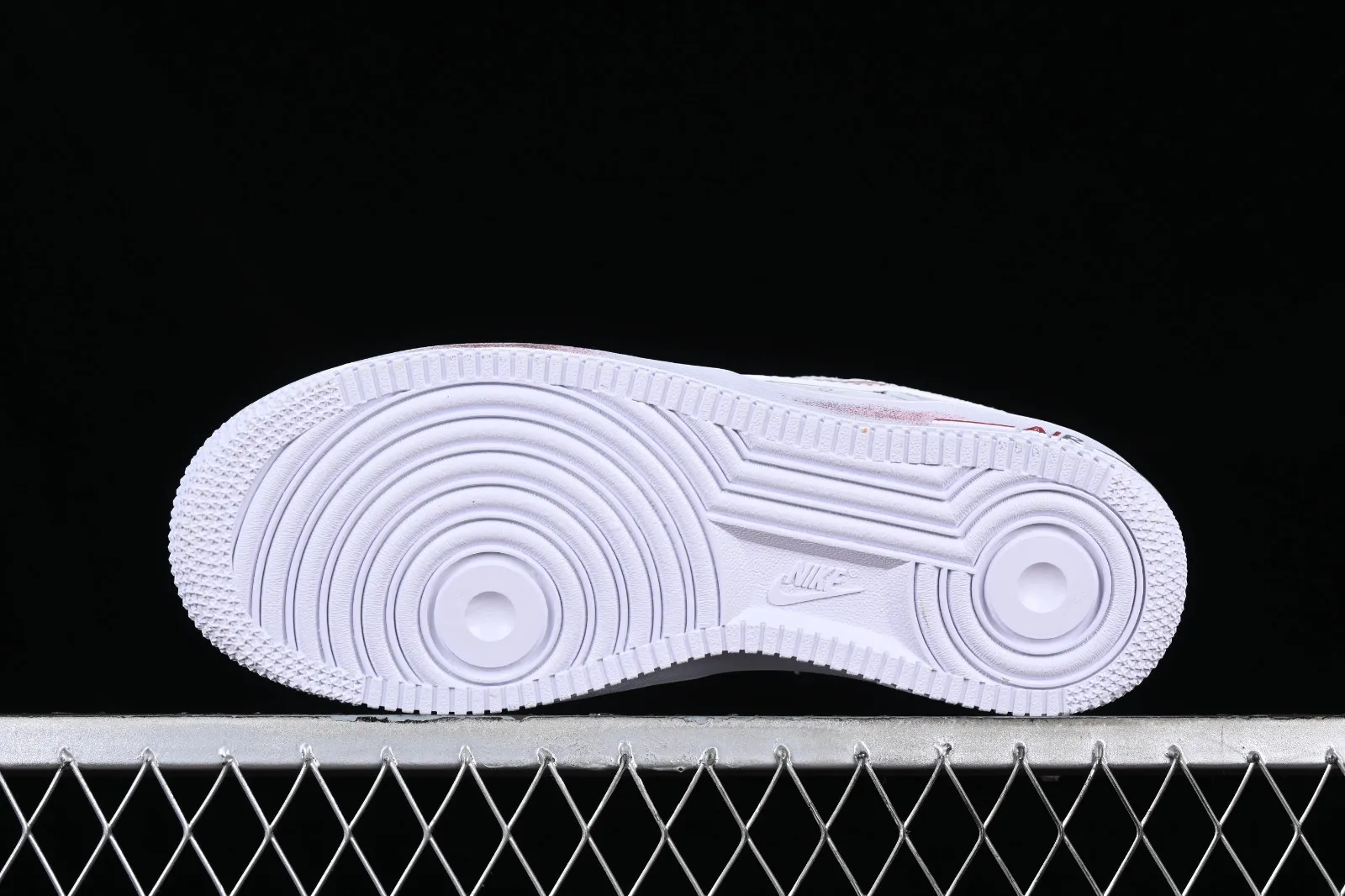 Nike Air Force 1 07 Low White Black Red AM0703-123