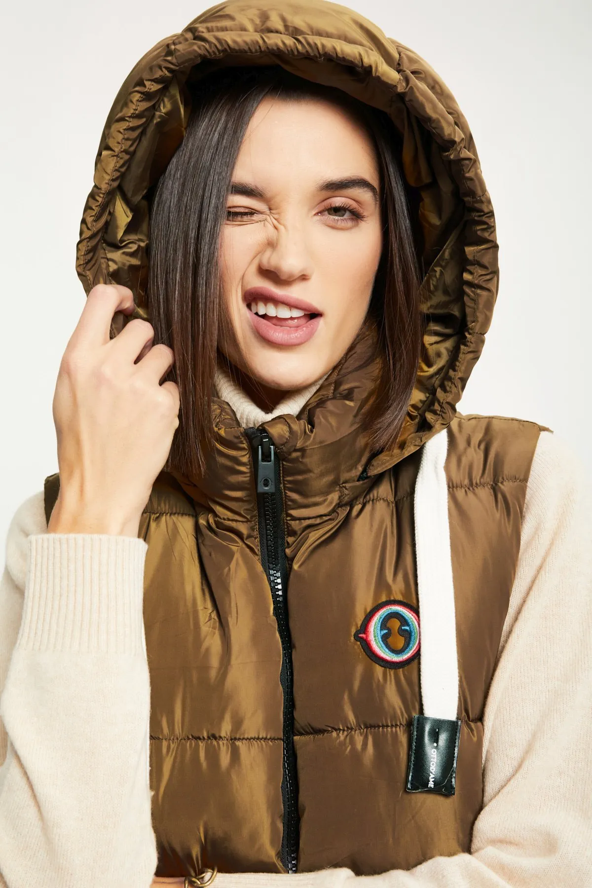 Sleeveless puffer midi jacket