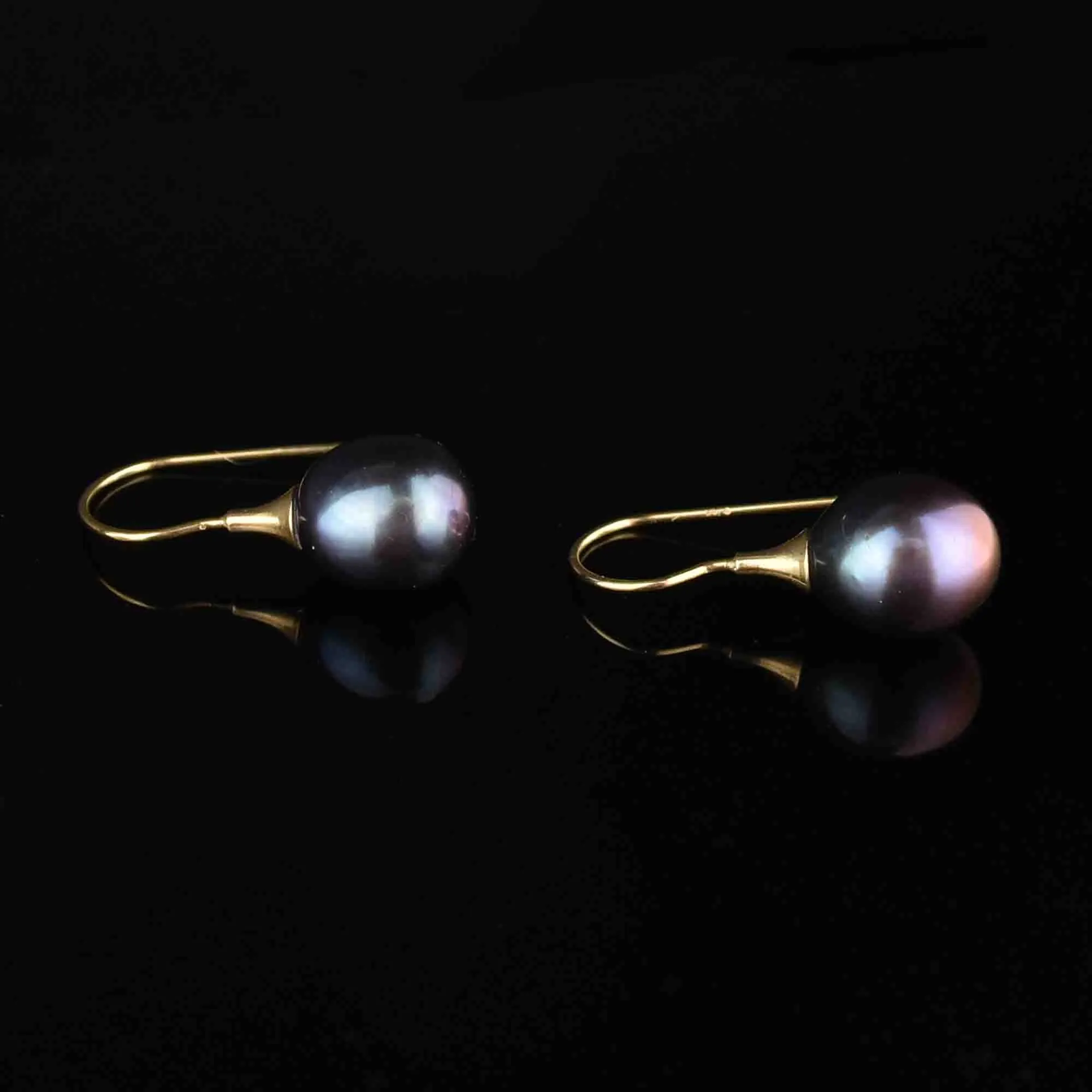 Vintage 14K Gold Black Pearl Earrings