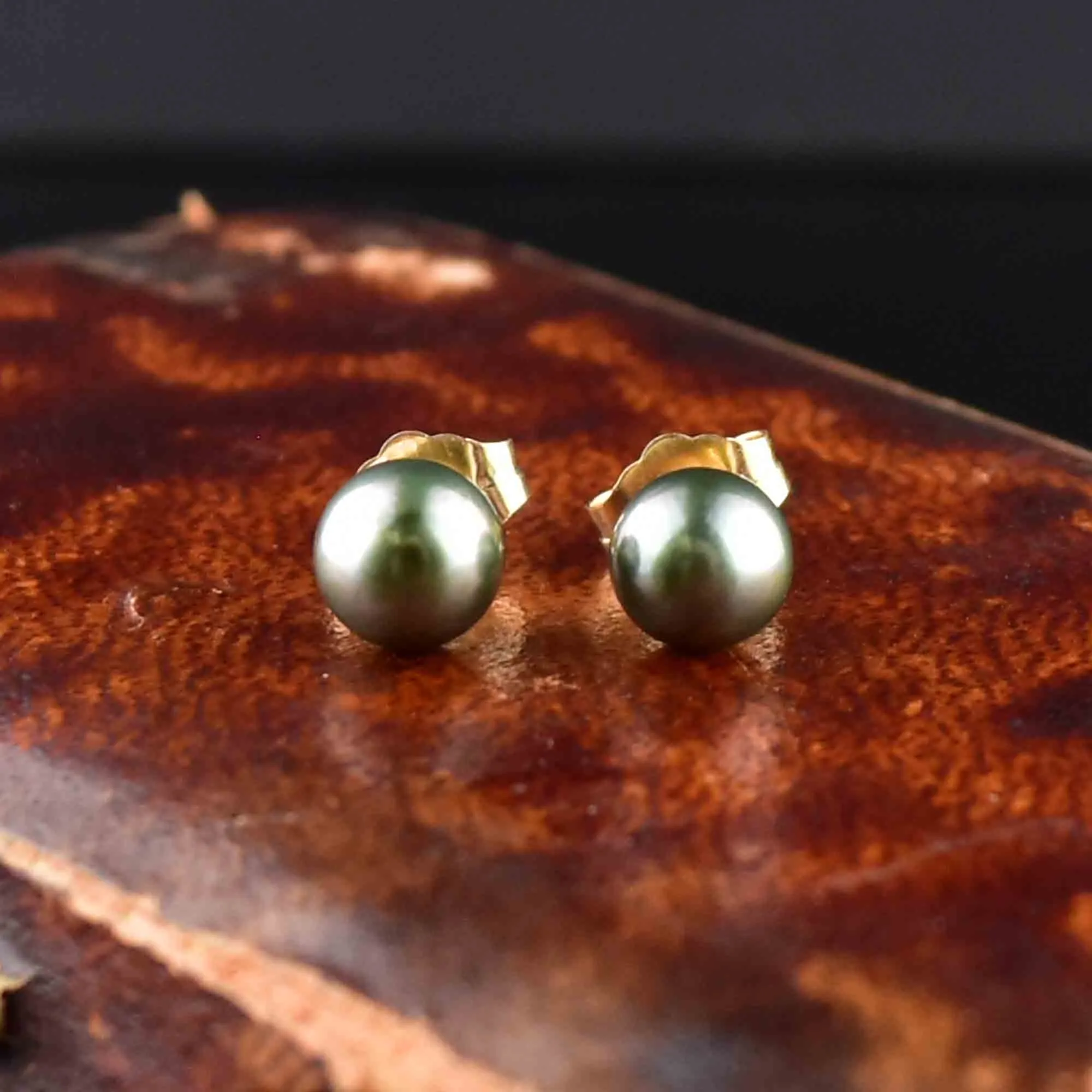 Vintage 14K Gold Black Pearl Stud Earrings