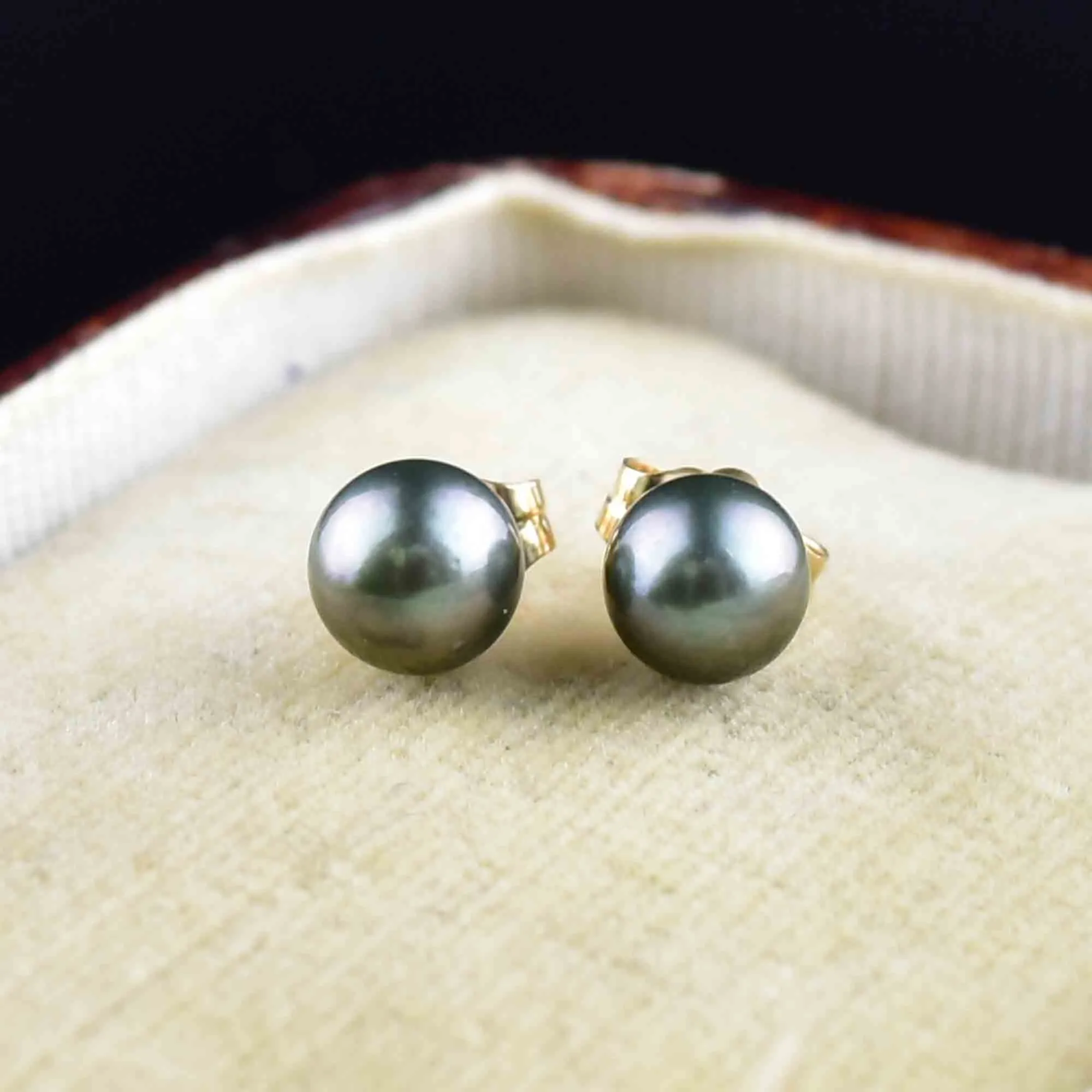 Vintage 14K Gold Black Pearl Stud Earrings