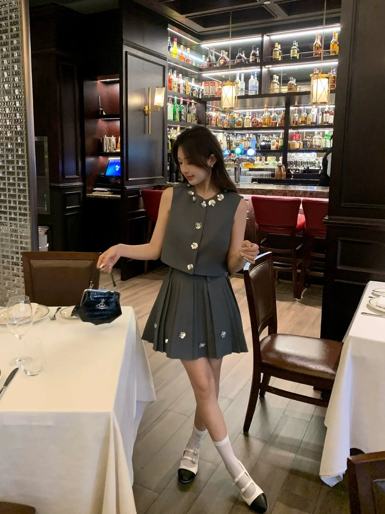 Xiajia French handmade flower sequined vest age-reducing pleated skirt suit women's summer clothing with a complete set